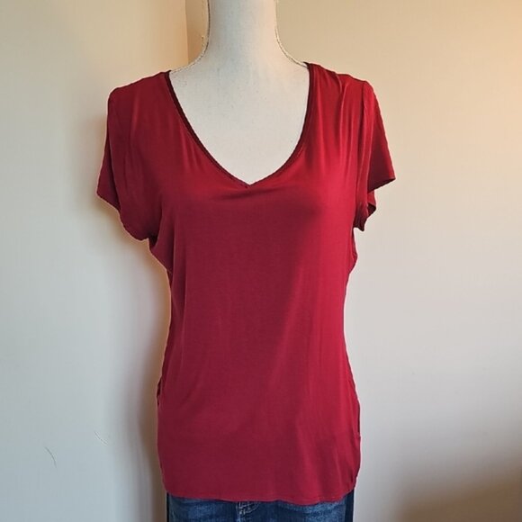 White House Black Market CRANBERRY V-Neck Short Sleeve Top - Picture 1 of 4